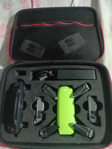 Drone dji espark combo fly mory com 2 detalhes chama no pv