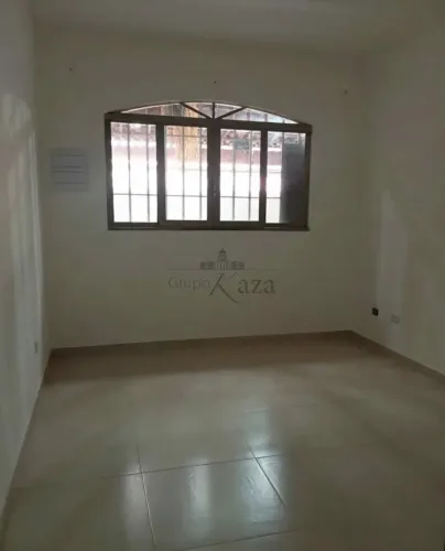 Casa - Jardim Portugal - 3 Dormitórios - 180m².