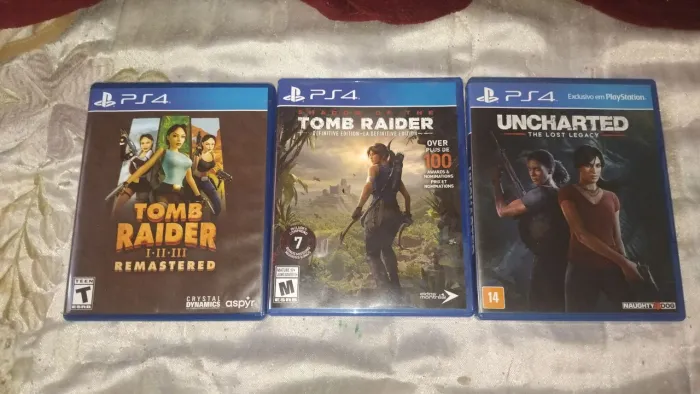 Três jogos de PS4