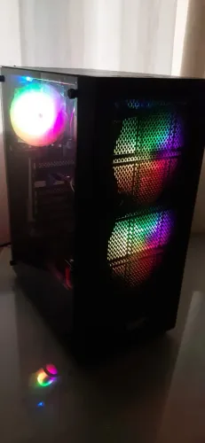 Gabinete Mid-Tower Com 3 fans RGB