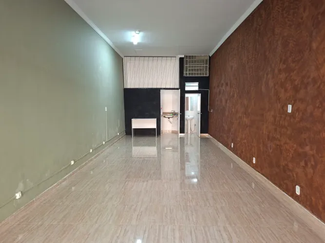 Loja de 48m² na Rua Silva Jardim - Excelente Ponto Comercial em Juiz de Fora (Centro)