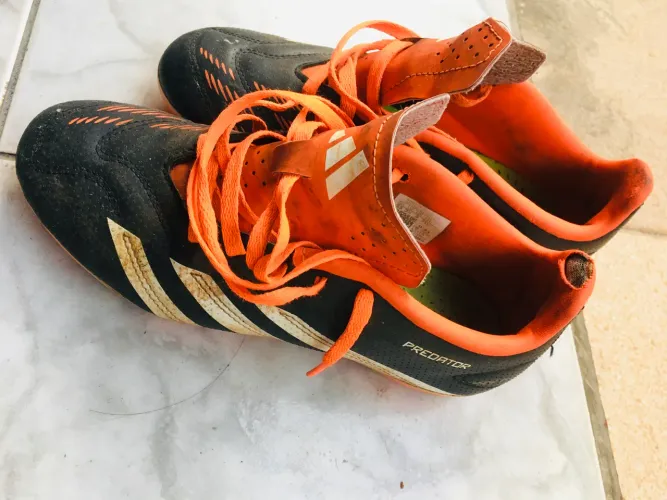 Chuteira Campo Adidas Predator infantil.