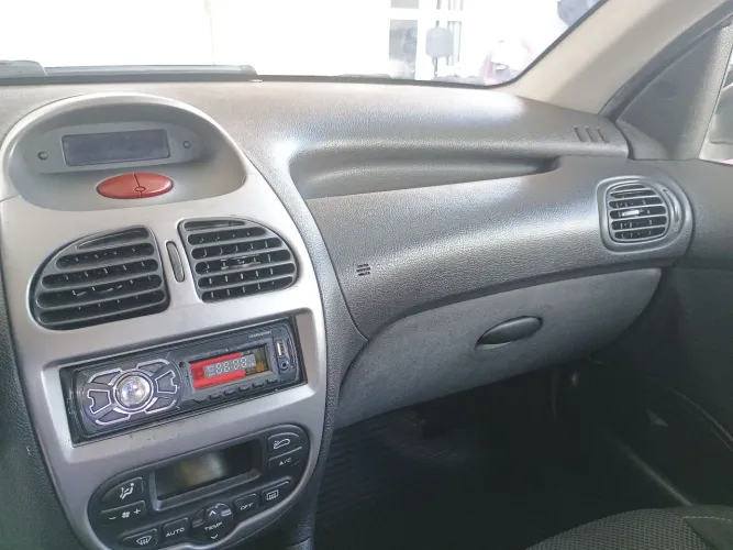 Moldura + rádio Peugeot 206