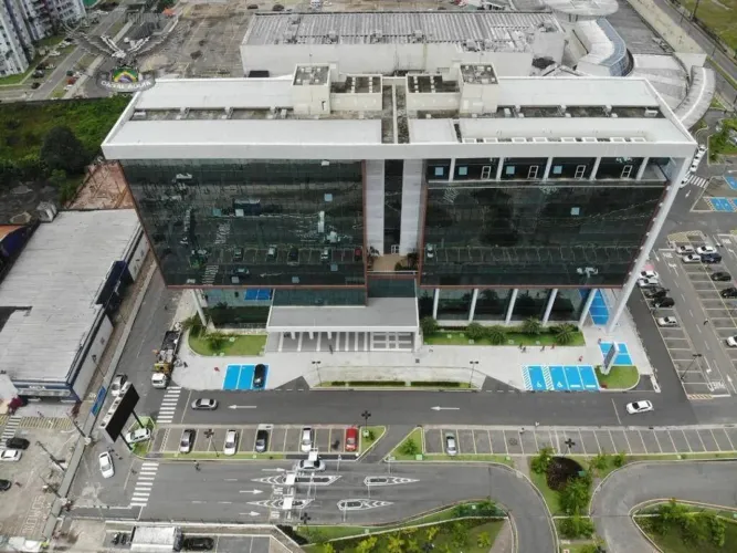 SALA COMERCIAL EXCLUSIVA NO PARQUE OFFICE  COM SACADA E VISTA PANORÂMICA!