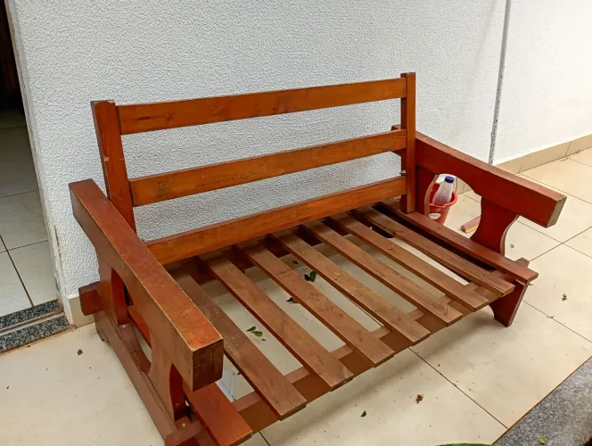 Sofá de madeira rústico 