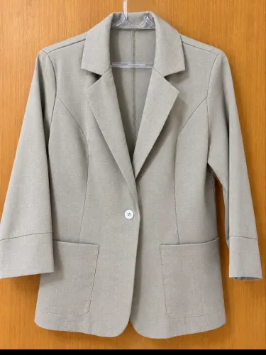 Blazer tamanho M - feminino, nunca foi usado