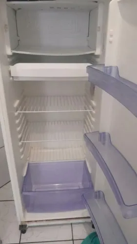 Geladeira cônsul pequena
