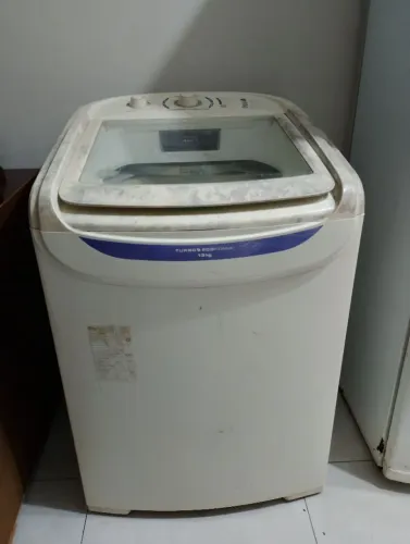 Máquina de lavar roupas faz tudo