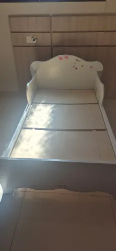 Berço 2 em 1: berço vira Mini cama com colchão