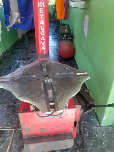 Máquina desmontar pneu