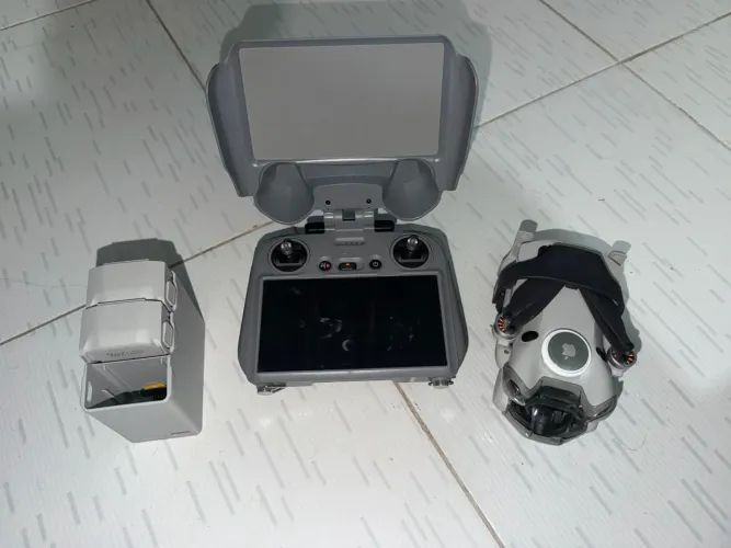 DJI Mini 4 Pro Fly More Combo - Excelente estado