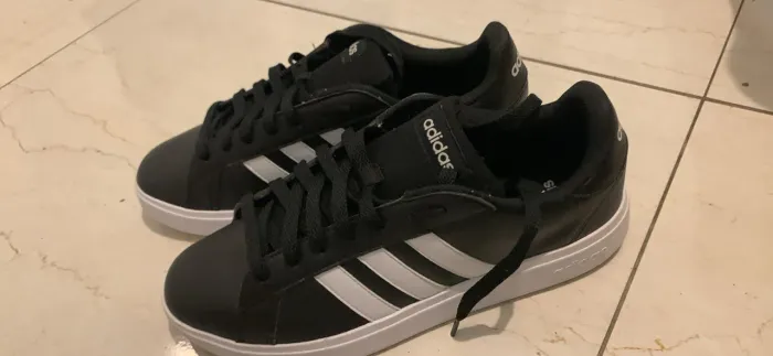 Tênis adidas novo
