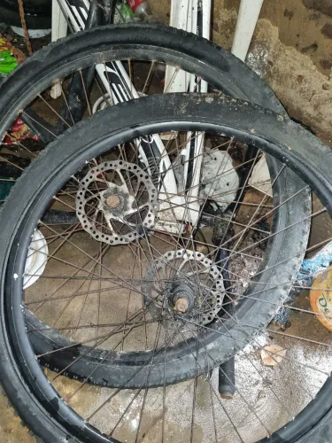 Amortecedor e Jante de bicicleta