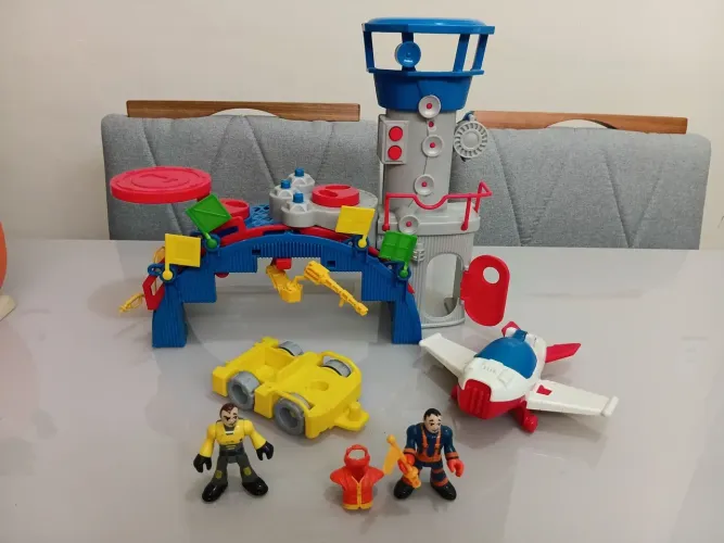 Imaginext Sky Racers Torre de Controle da Fisher-Price.