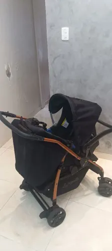 Carrinho de bebe e bebe conforto 