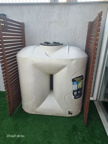 OPORTUNIDADE! Tanque Slim Fortlev 600L + Cachepô Elegante de Madeira Maciça
