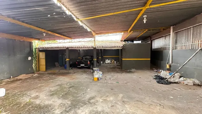 Galpão com 330m²
