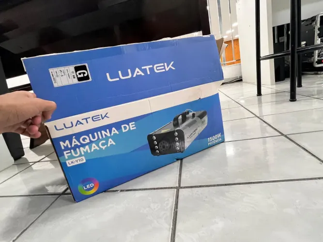 Vende-se máquina de fumaça para eventos tipo ,festa,balada,etc...