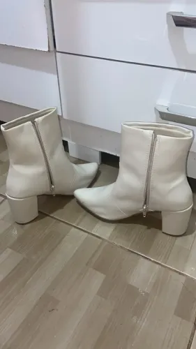 bota off white