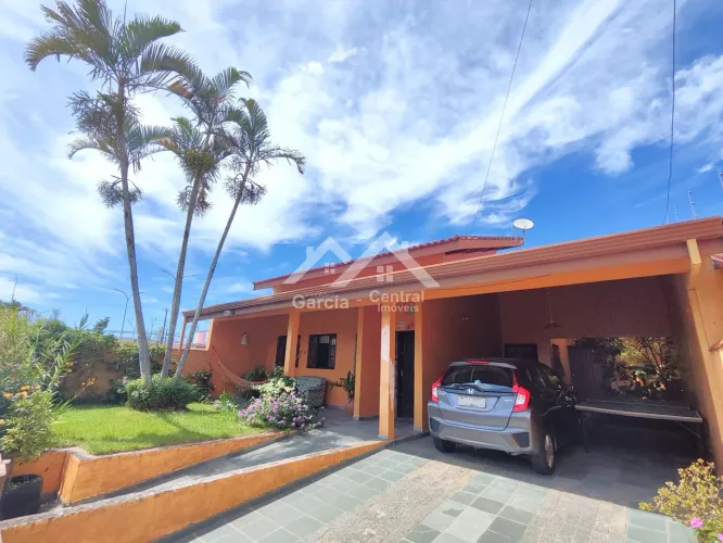 Casa em Peruíbe com piscina REF: 8569