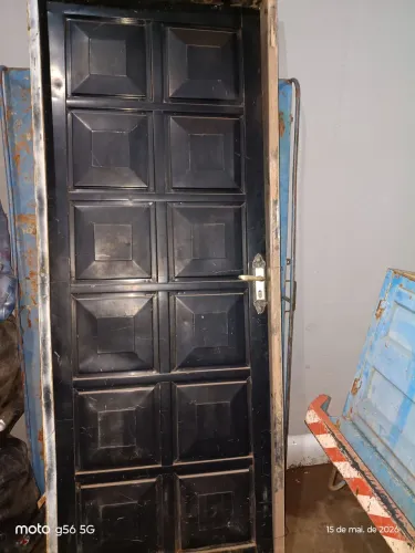 Vendo uma porta de 80cm e um portão social de 77cm 200 cada ou 350 os dois