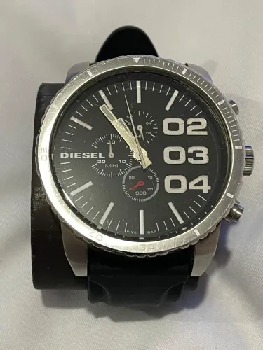 Vendo relógio diesel original em perfeito estado