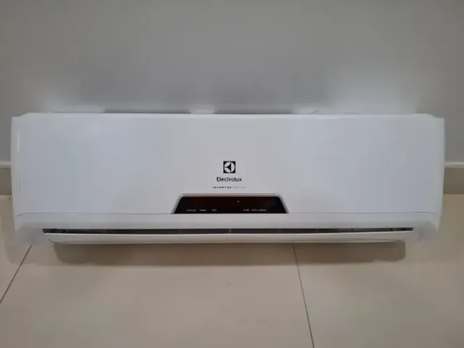 Ar Condicionado Inverter Electrolux 9000 BTU com defeito