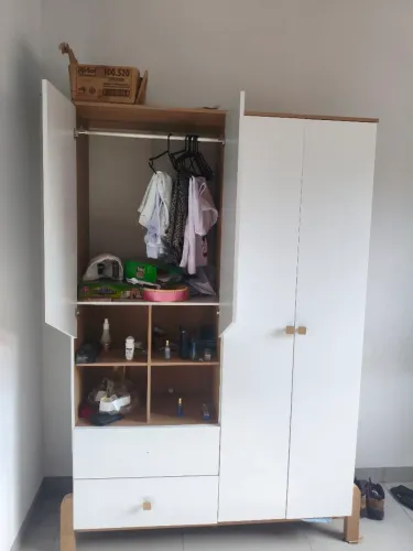 Guarda roupas em perfeito estado irei trocar