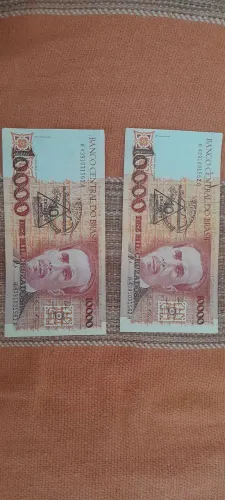 Duas cédulas de Dez Mil Cruzados 