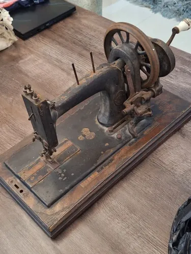 Máquina de Costura Singer - Início do Século XX - Peça Rara para Colecionadores Vintage