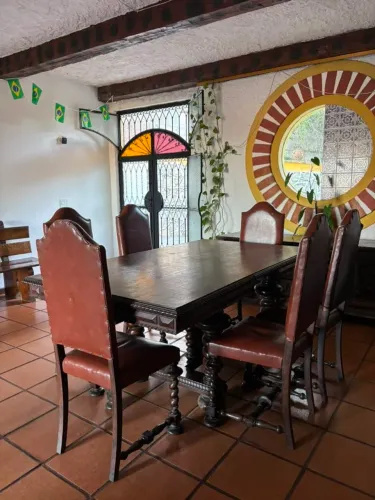 Mesa no estilo manuelino