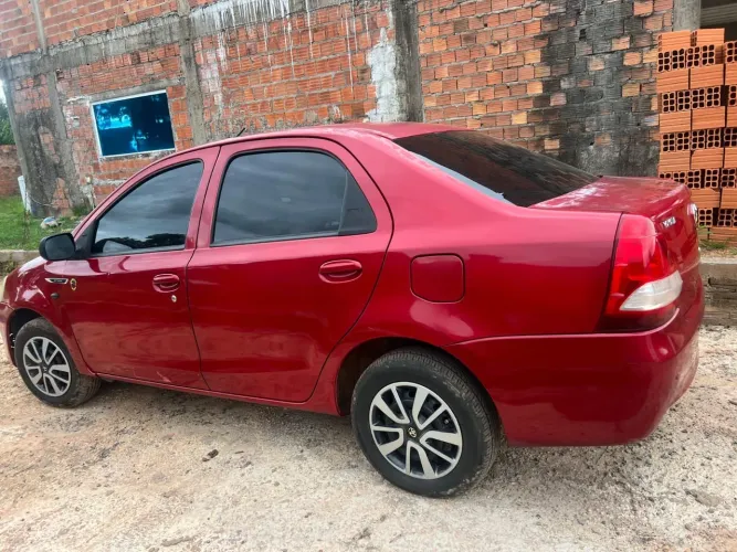 Toyota Etios XS Sedan 1.5 Flex 16V 4P Mec. 2013