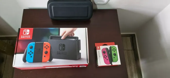 Nintendo Switch v1 bloqueado em excelente estado