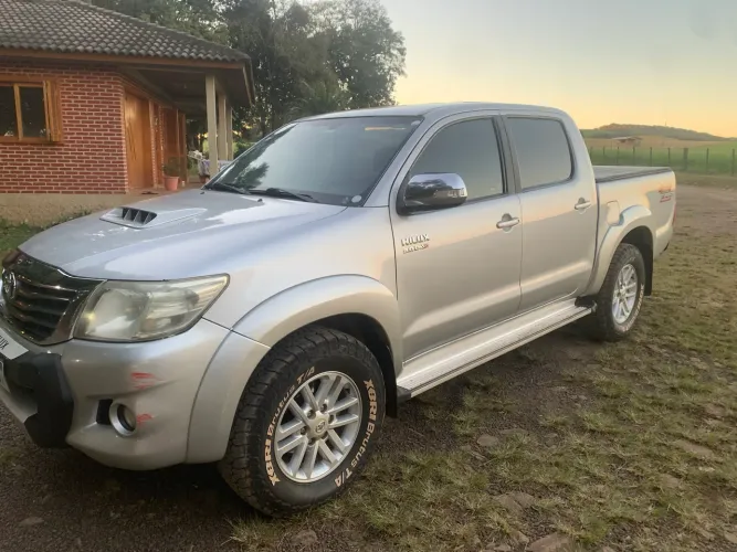 Toyota Hilux CD SRV D4-d 4X4 3.0 TDI Diesel AUT 2014
