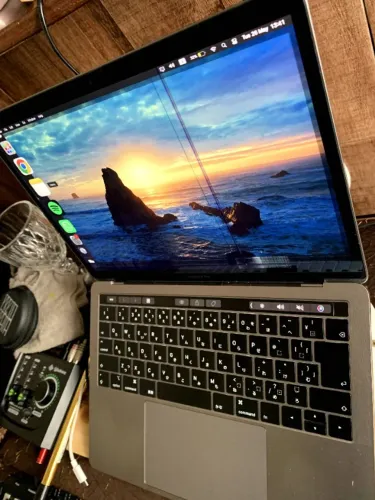 Macbook Pro 2018 TouchBar - i5 | Quad Core | 256GB SSD | 8GB RAM | 13"|