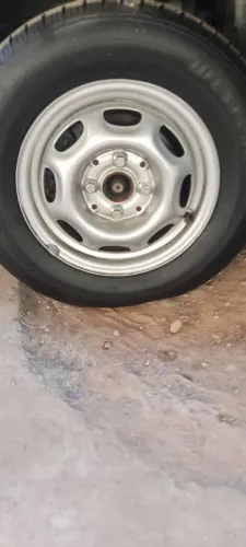 Rodas 13 de ferro originais Volkswagen com pneus