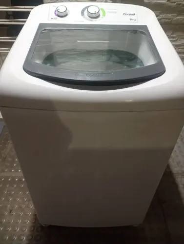 Estou vendo essa máquina de lavar roupa Consul 9 kilos pegando perfeitamente