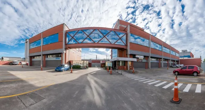 Depósito/Escritório de 125m², piso cerâmico, pé direito simples. Bairro Floresta - Porto A