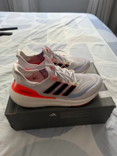 Adidas ultra boost light 