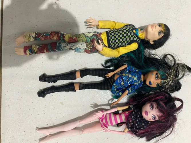 250 as três Bonecas monster high