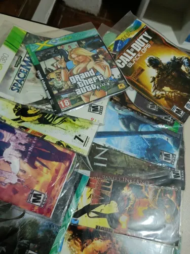 Lote com Aprox. 30 Jogos de Xbox 360 - GTA V, COD, Forza, LEGO e Mais