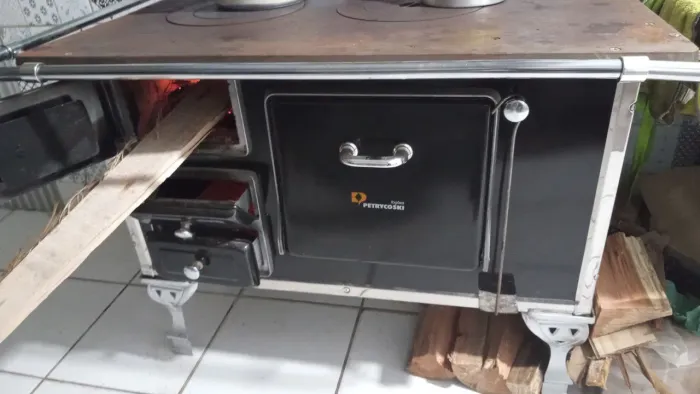 FOGÃO A LENHA (VENDO $800)