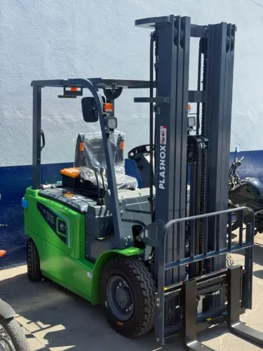 Empilhadeira Eletrica Nova - Marca Plasnox - 2.500kg - Torre 4.7mts