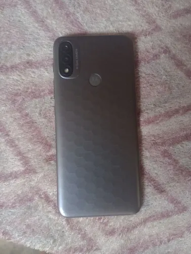 Vendo esse lindo celular novo 230