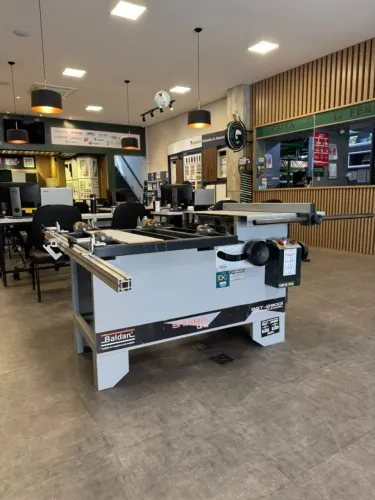 Serra Esquadrejadeira Baldan BST-2900i Seminova 220V Trifásica