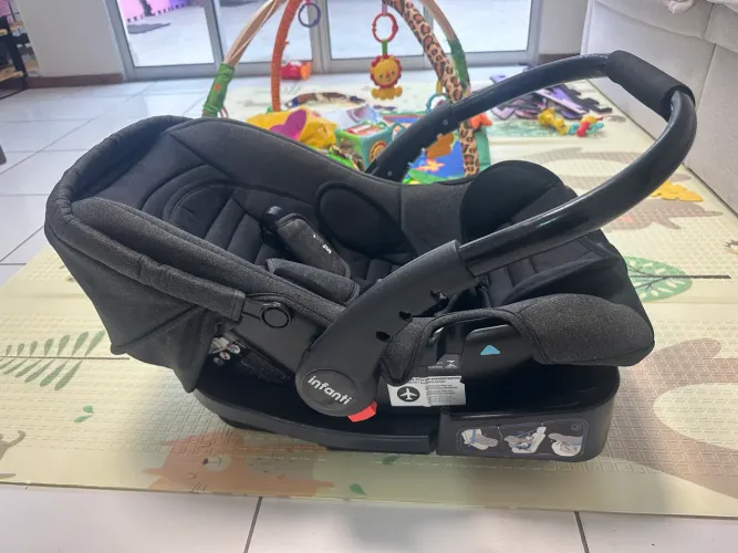 Bebê conforto Infanti com base Elos