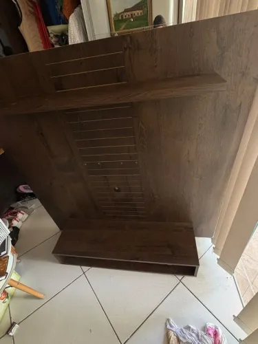 Painel de TV com rack - madeira rústica