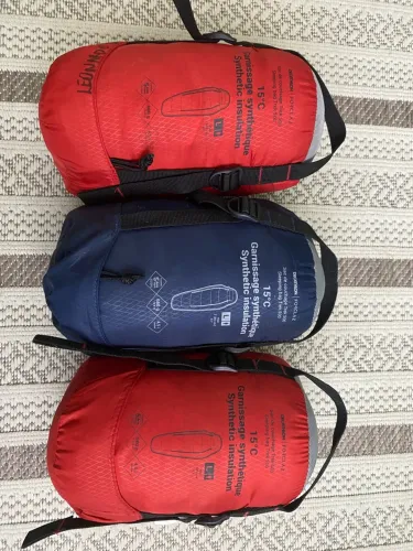 Kit 3 Sacos de Dormir Decathlon Forclaz 15°C (2 Vermelhos e 1 Azul)
