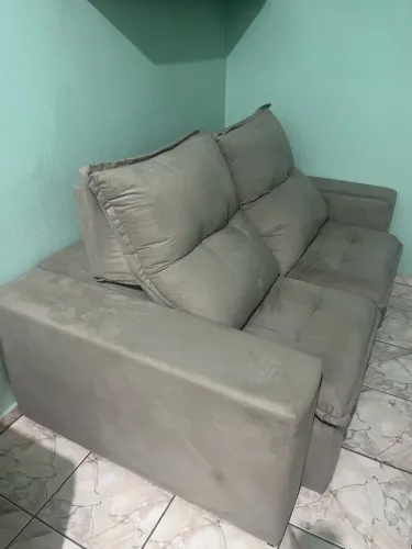 Sofá 03 lugares 1,90m suede semi novo