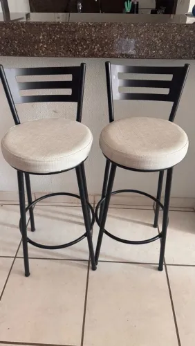 Kit 2 Banquetas Altas Bistrô - Estofadas em Linho (Excelente Estado)